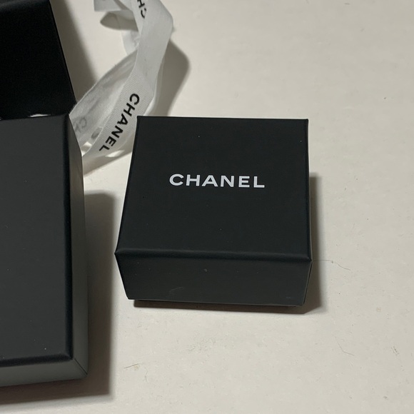 4 used Chanel Black gift Boxes with White Ribbon - Picture 5 of 5
